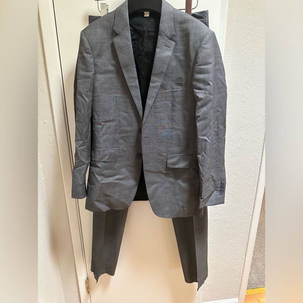 Men’s Burberry London Full Suit Size 48R